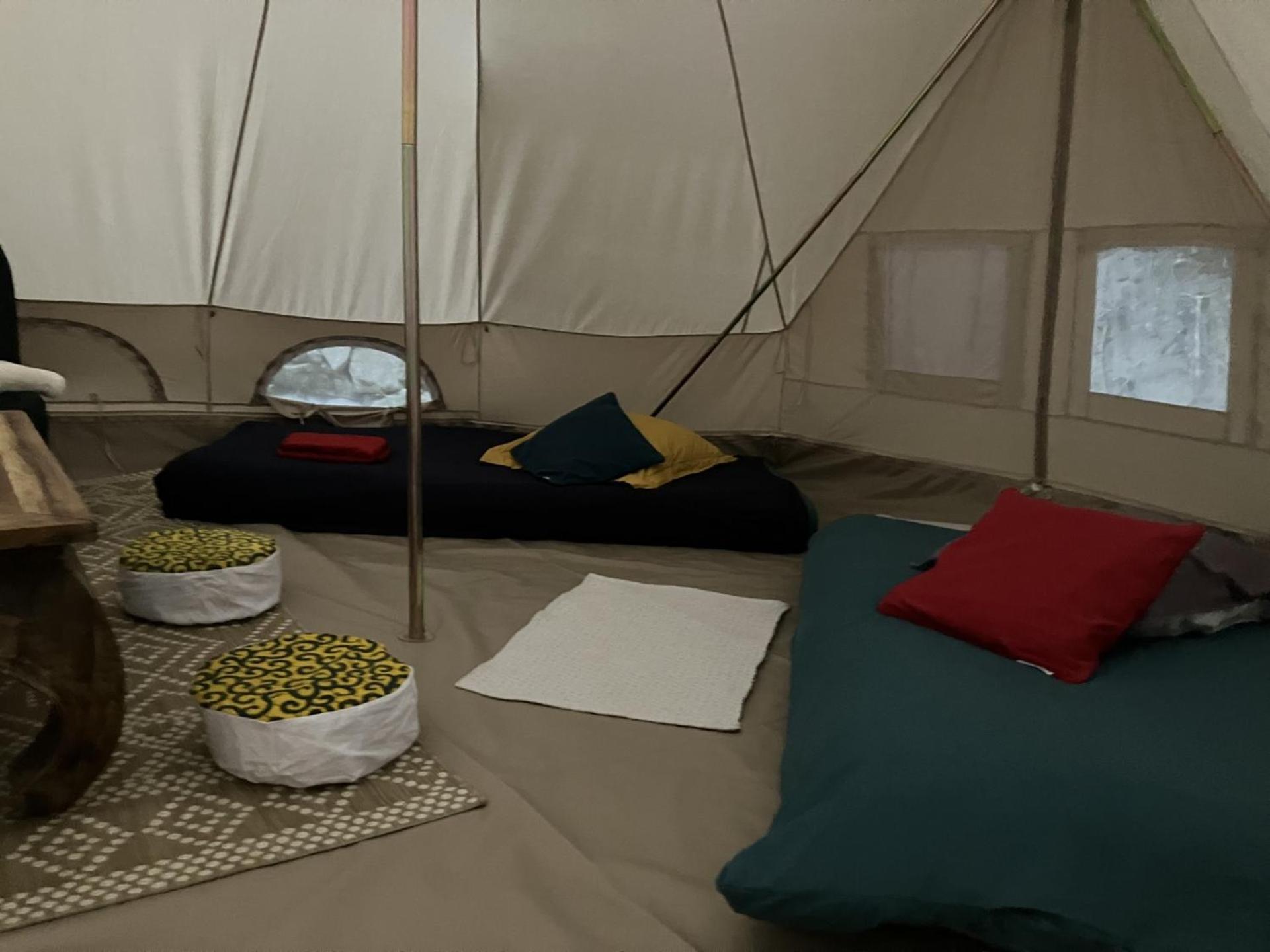 Grande Tente Tipi En Pleine Foret Burzet Zewnętrze zdjęcie