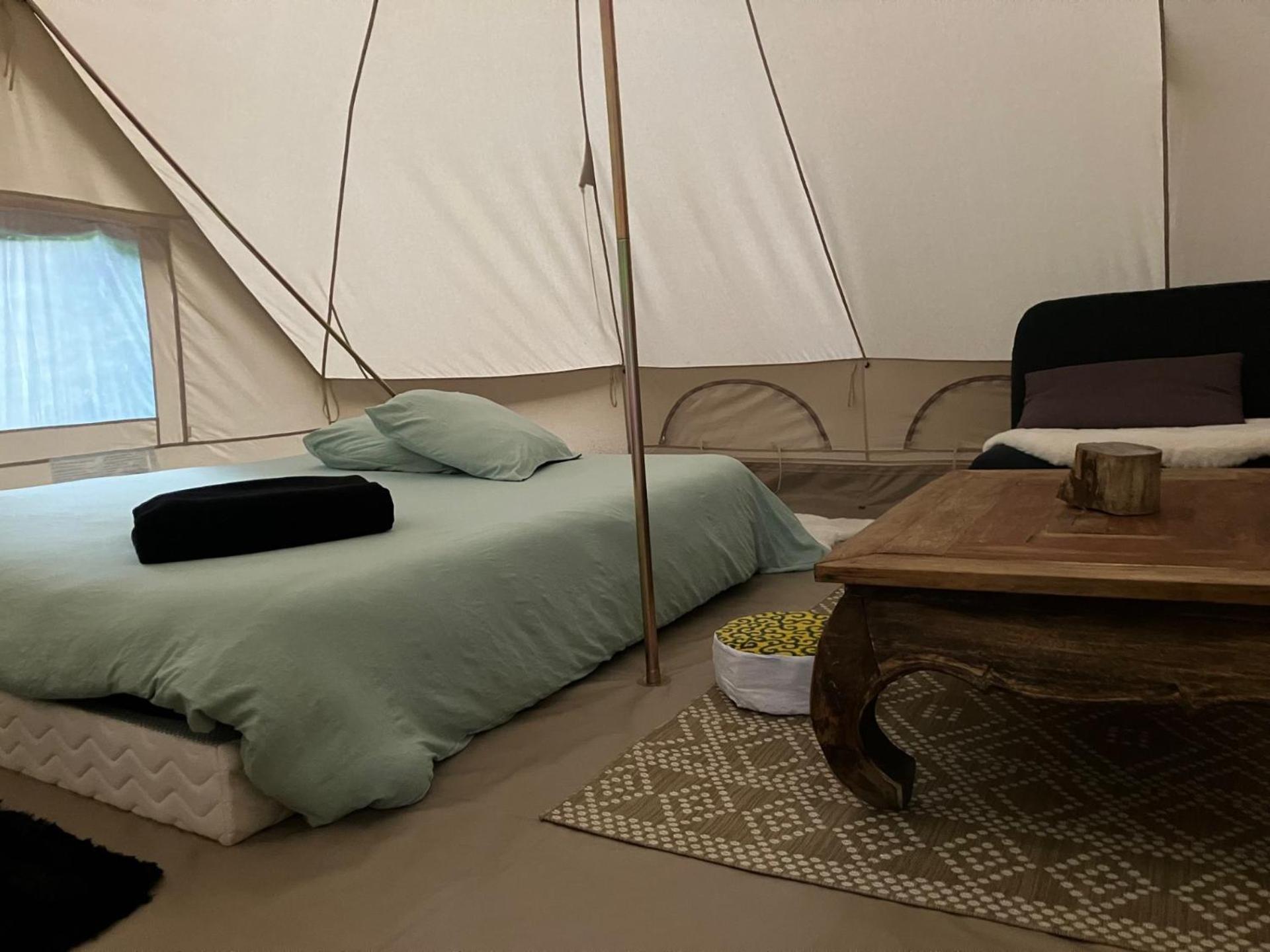 Grande Tente Tipi En Pleine Foret Burzet Zewnętrze zdjęcie